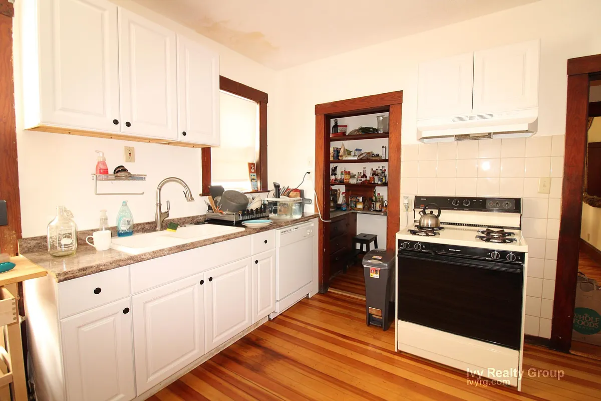 Building Photo - 19-21 Burnham St #19