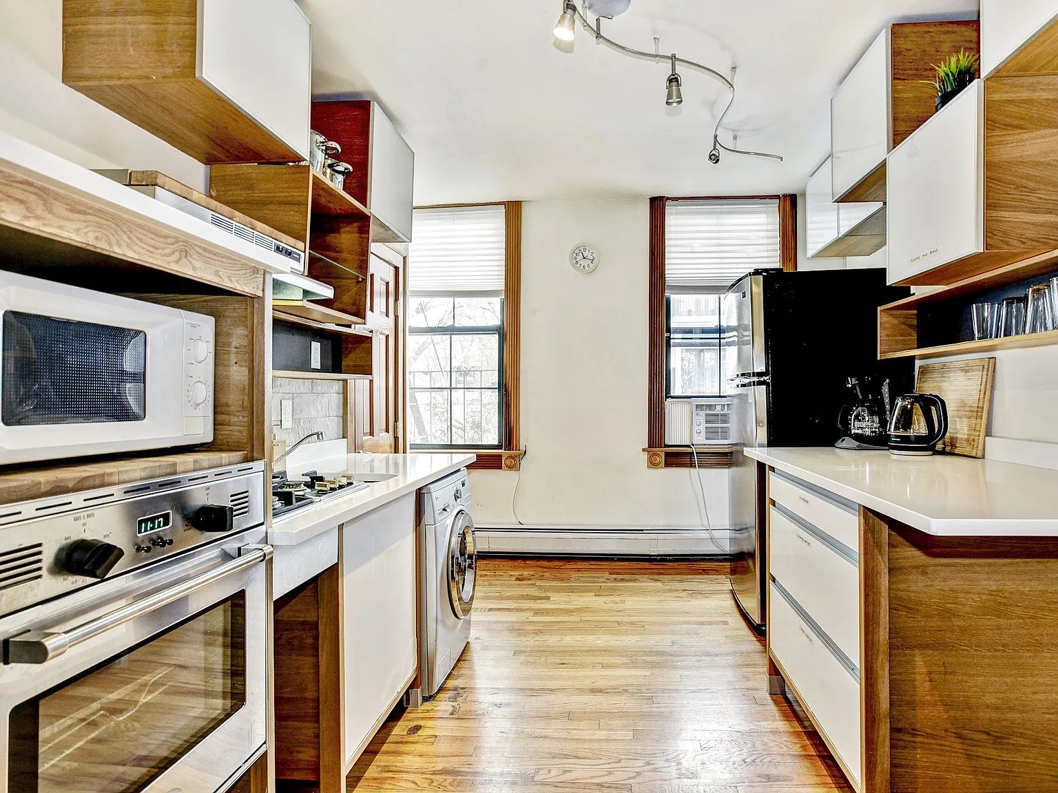 1 bed, 1.0 bath, 700 sqft, $2,700 — Photo 3