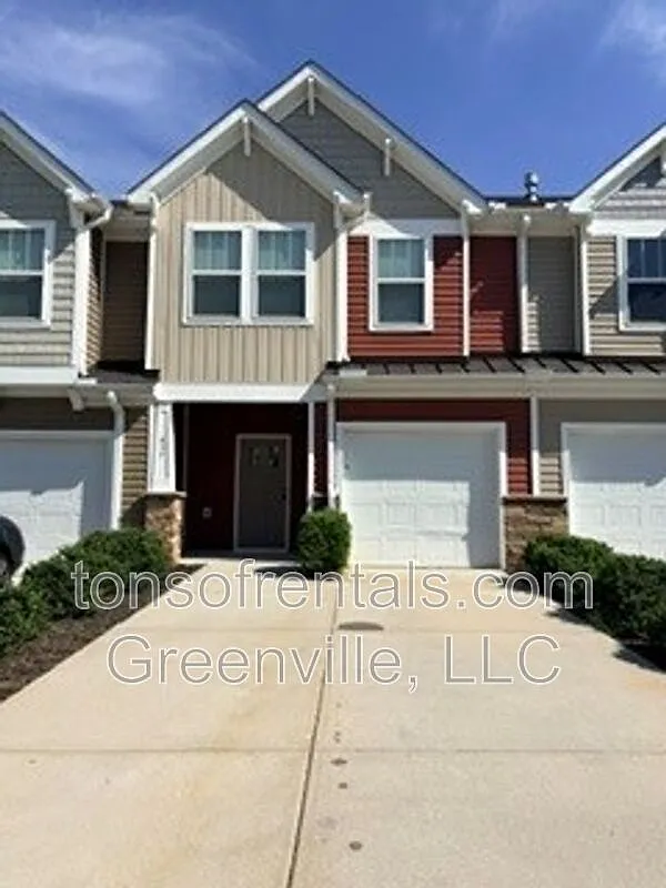 3 bed, 2.5 bath, 1598 sqft, $1,595 — Photo 1