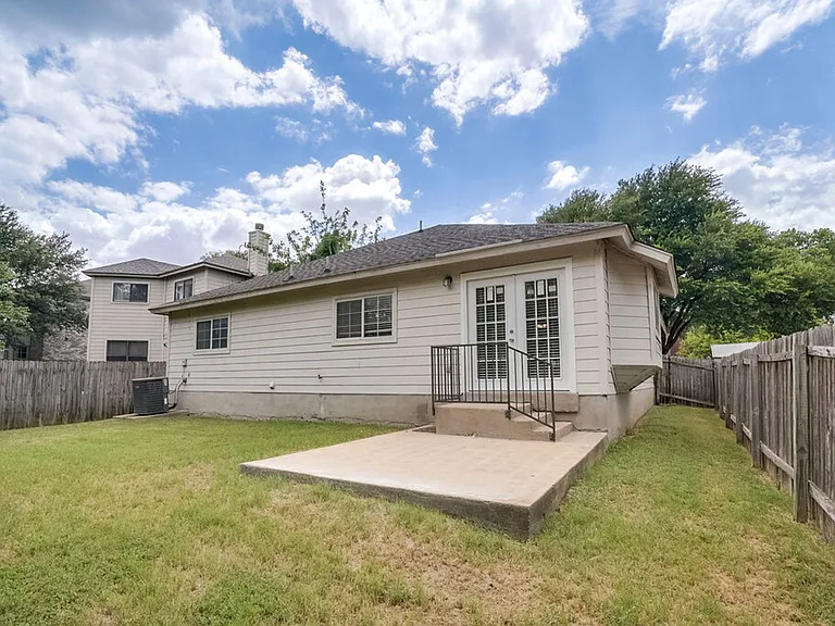 2101 Deer Creek Trl — Photo 19