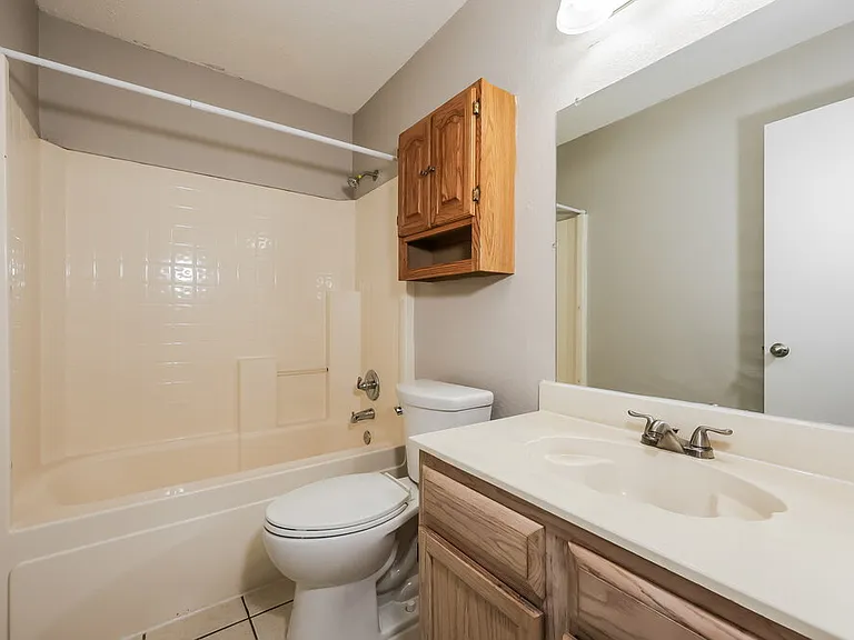 1040 Glencrest Dr — Photo 14