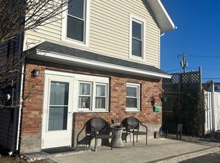 25 Auburn Ave FLOOR 2, Bay Shore, NY 11706