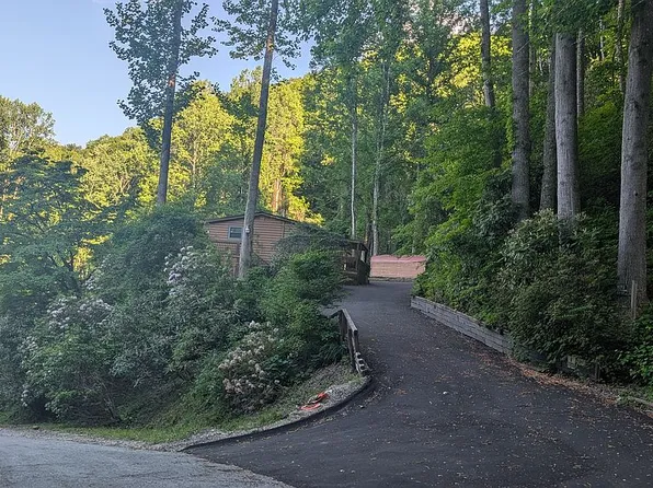 873 Fontana Rd, Robbinsville, NC 28771