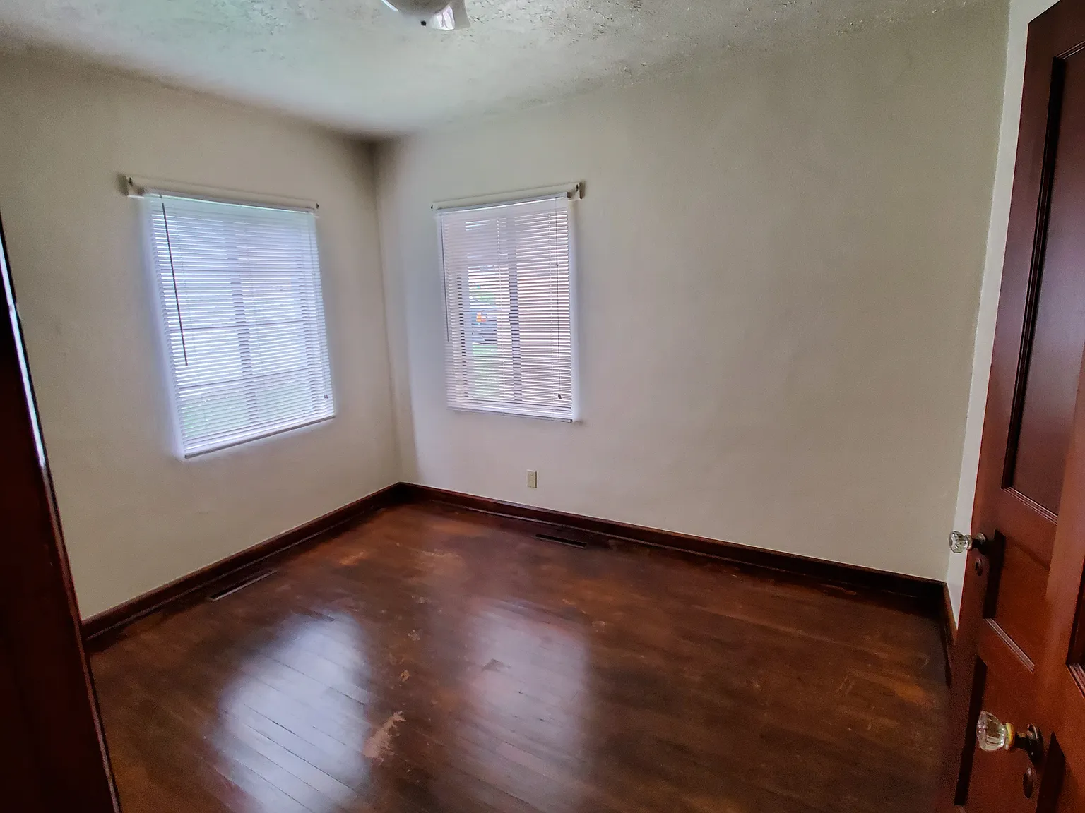 2 bed, 936 sqft, $925 — Photo 2
