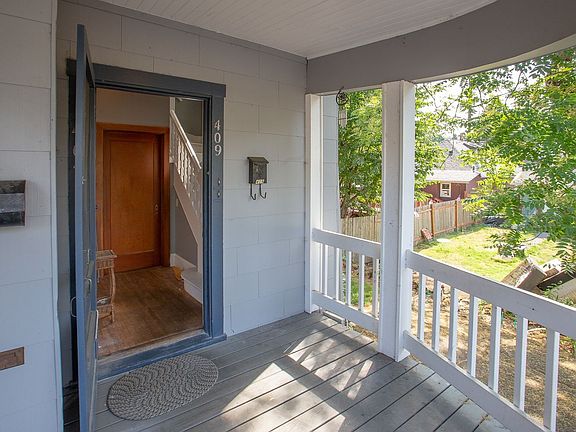 3rd image of 405-409 2nd St #407