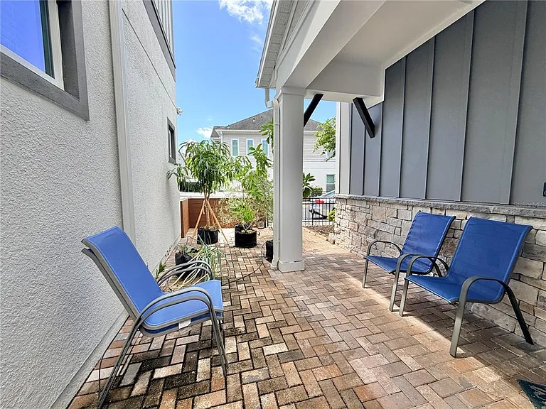 660 Rosewood Way — Photo 3