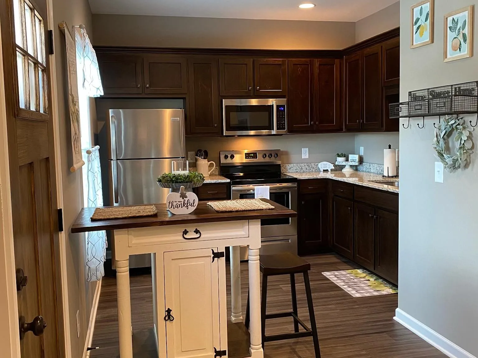 2 bed, 800 sqft, $1,275 — Photo 3