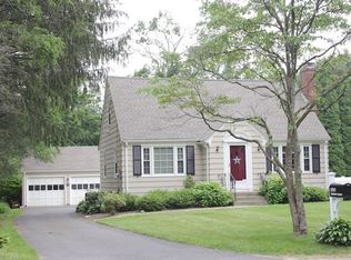 220 Edison Rd, Trumbull, CT 06611