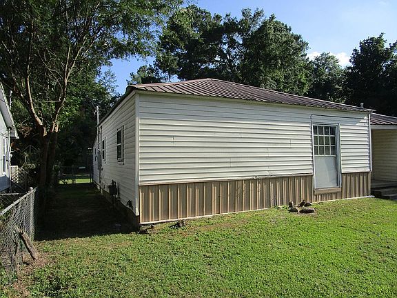 2nd image of 824 Singapore Dr
