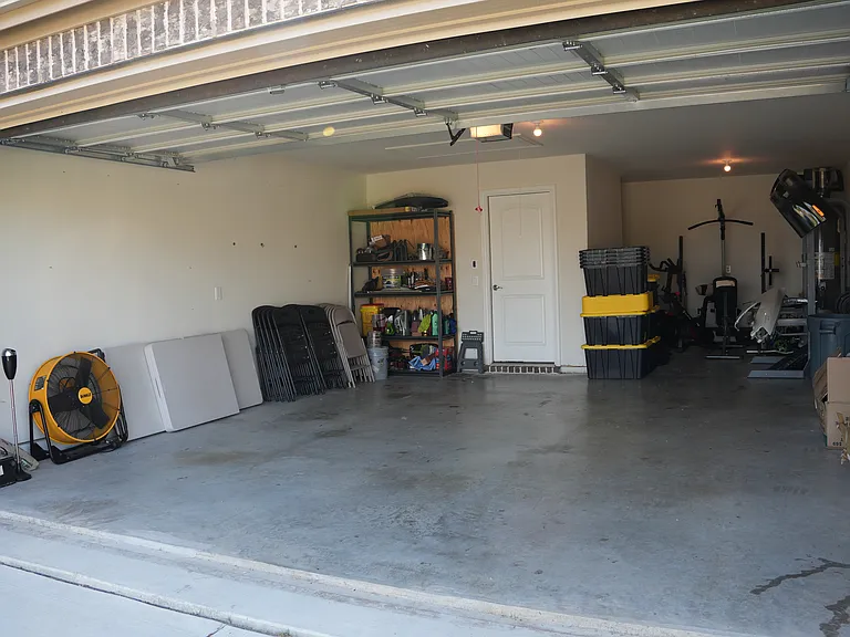 2504 Melrose Dr — Photo 32
