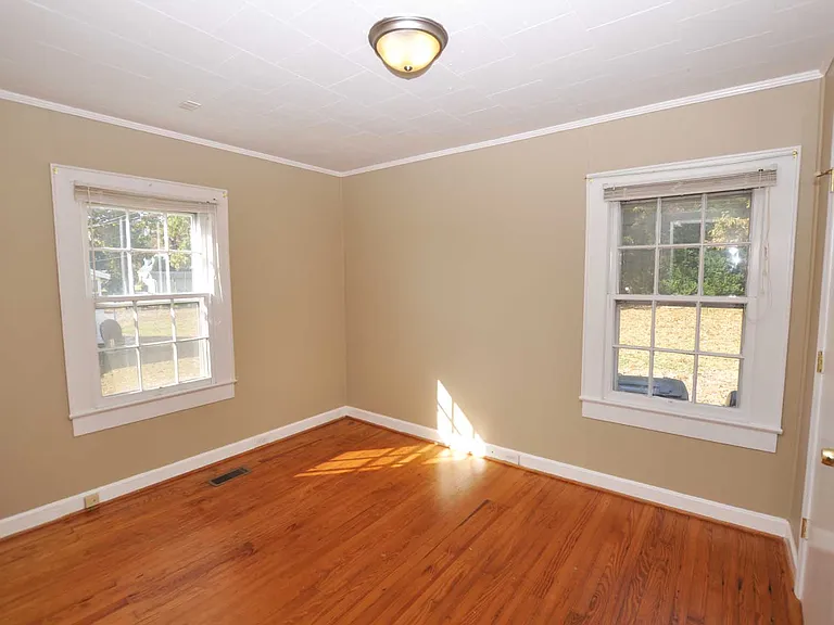 502 S Main St — Photo 4