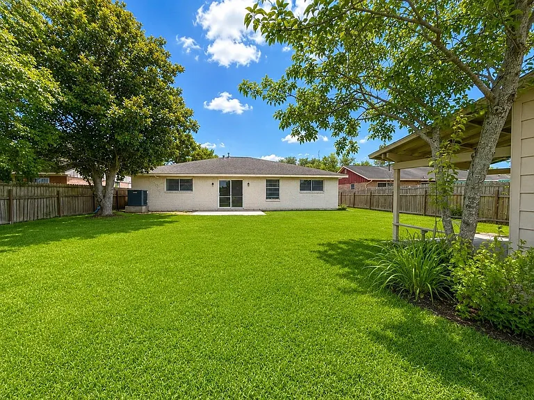 4006 Dalmatian Dr — Photo 14