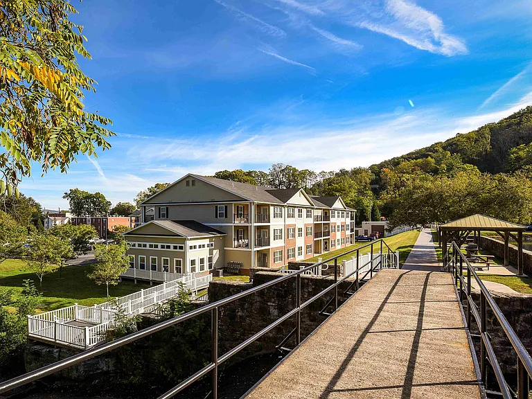 Lakeview Apartments