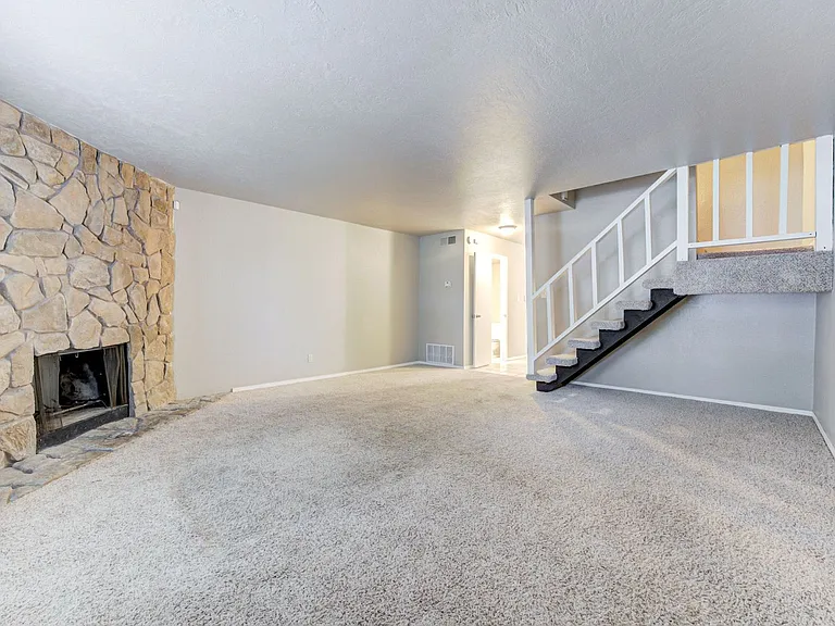 631 Welston Cir #631 — Photo 6