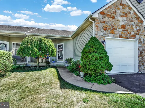 1855 Deerfield Dr, Dover, PA 17315