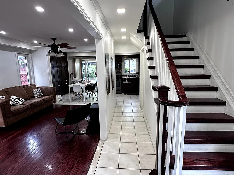 4 Sunshade Pl — Photo 8