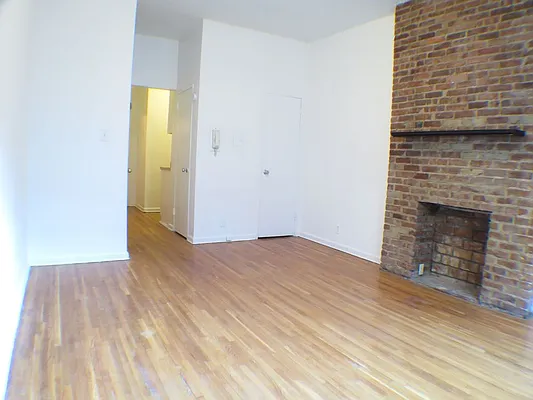 Rented by Glasser Realty LLC | media 11