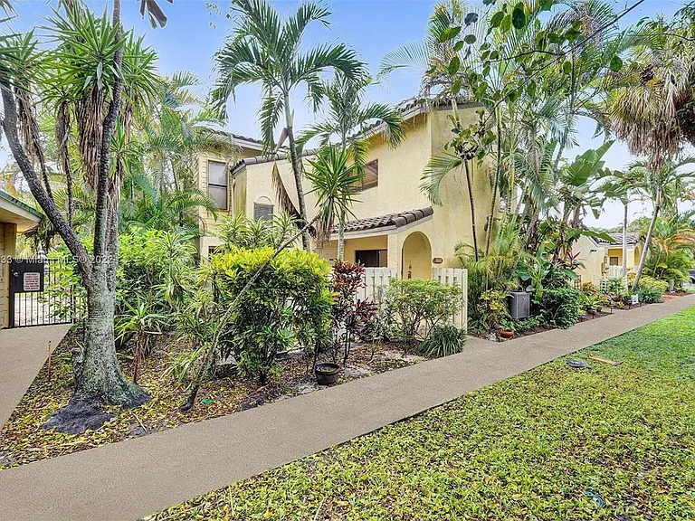 22322 Pineapple Walk Dr — Photo 4