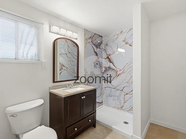 920 E 4th St — Photo 19