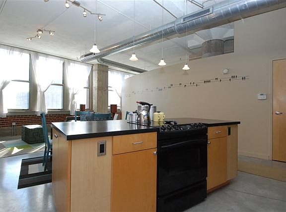 3rd image of 1627-1629 Locust St #401