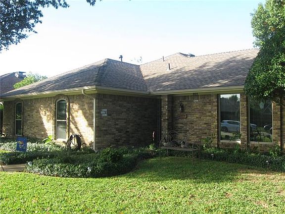 3rd image of 821 Spring Brook Dr