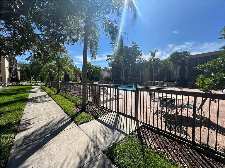 8401 SW 107th Ave #322E — Photo 31