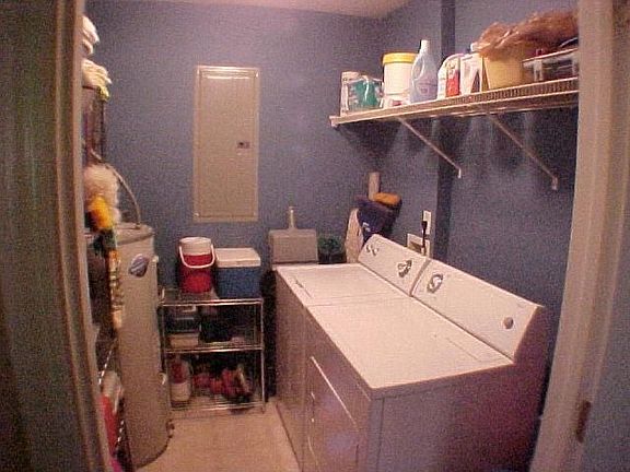 5th image of 62 Kelly Dr