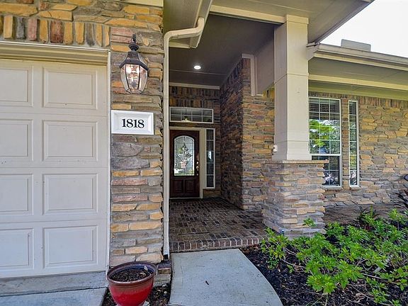 3rd image of 1818 Palmetto Park Dr