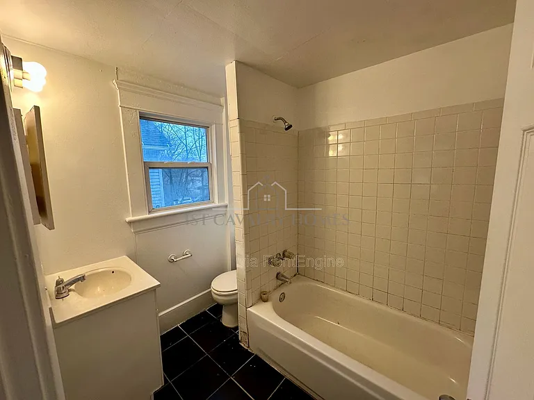 435 Windsor St — Photo 8