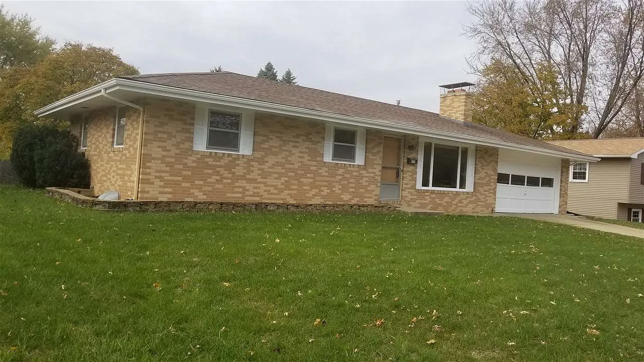 219 Woodhill Ln photo 1