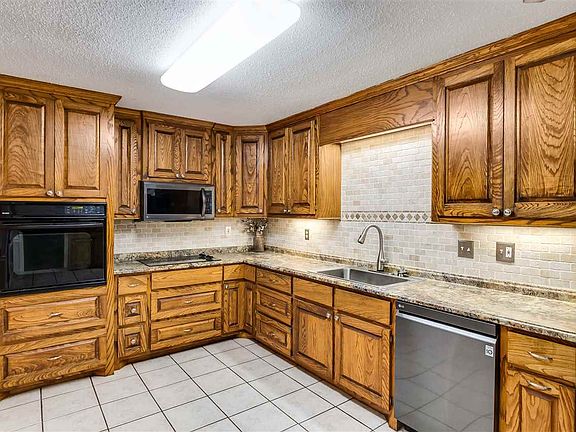 4th image of 3616 Longstreet Dr