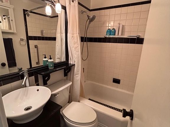 3rd image of 261 Mount Auburn St