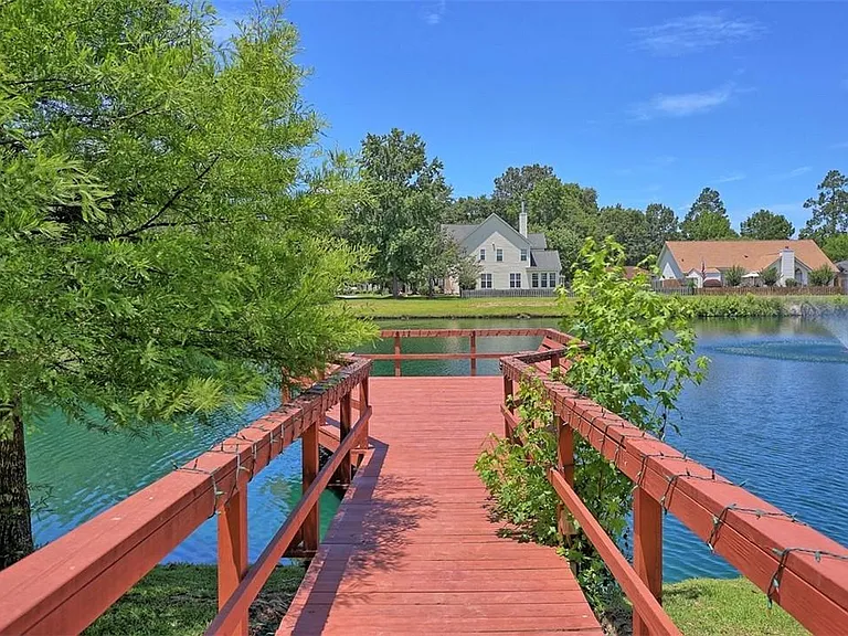 14 Sandy Pond Ct — Photo 2