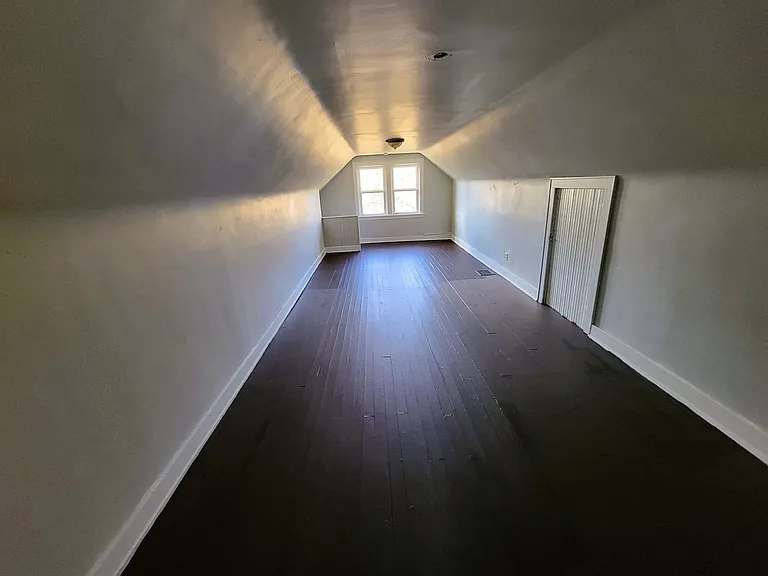 1057 Schiff ave. — Photo 13