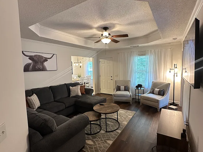 3738 Crescent Gardens Dr — Photo 2