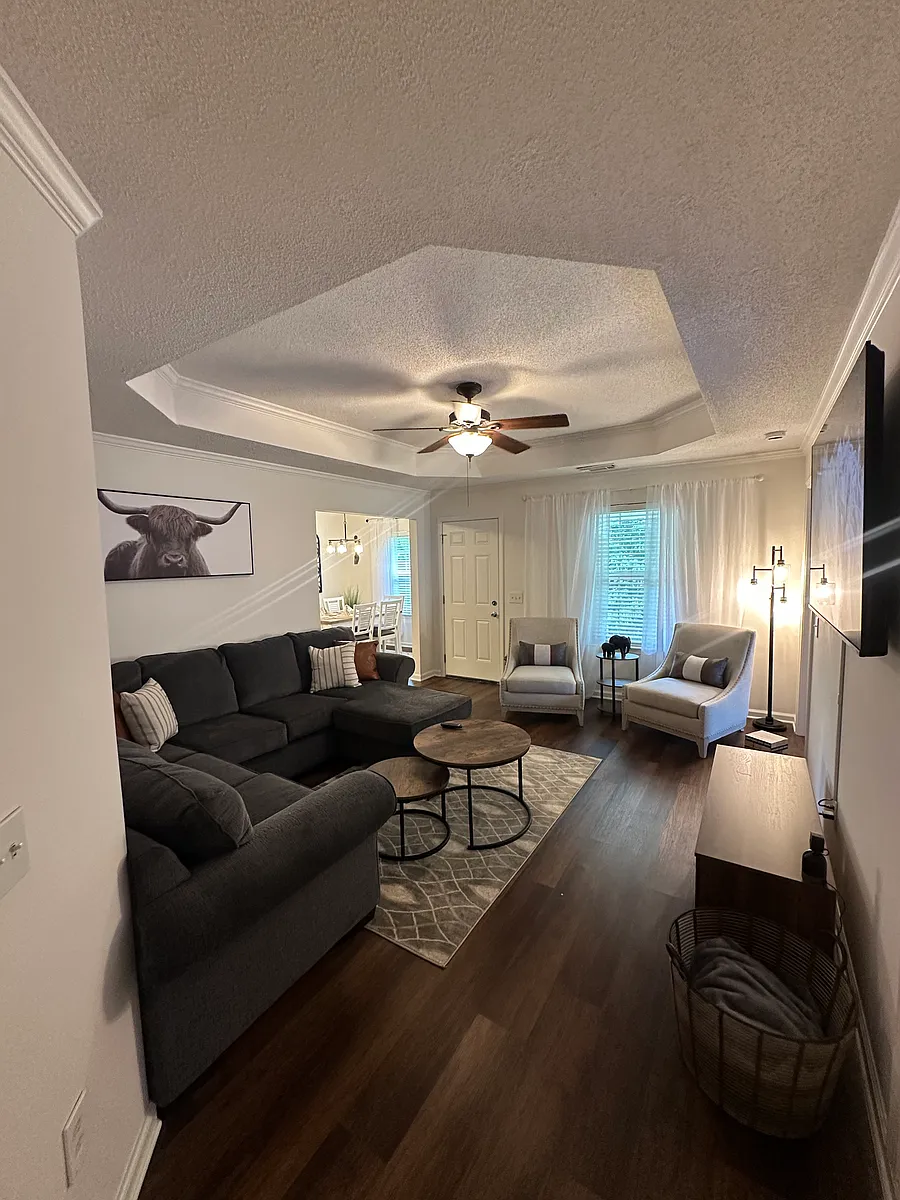 Building Photo - 3738 Crescent Gardens Dr