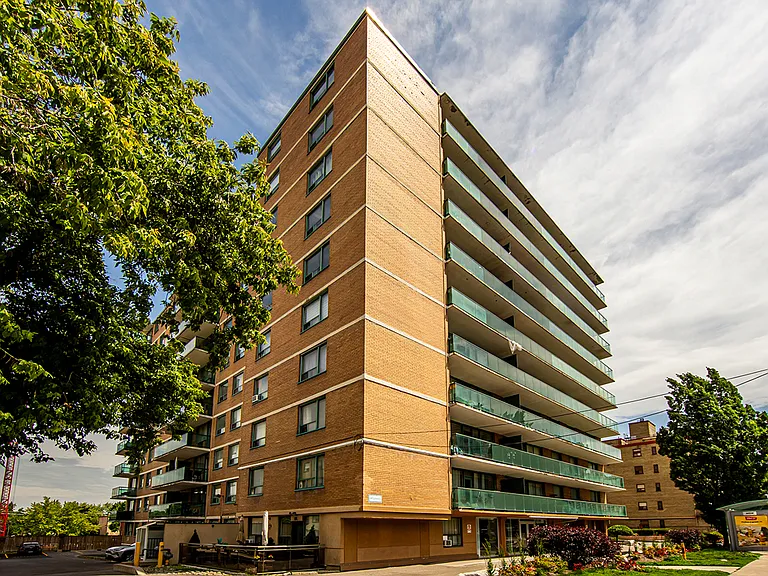 440 Eglinton Ave E — Photo 8