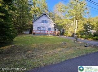 222 Nadine Blvd, Pocono Summit, PA
