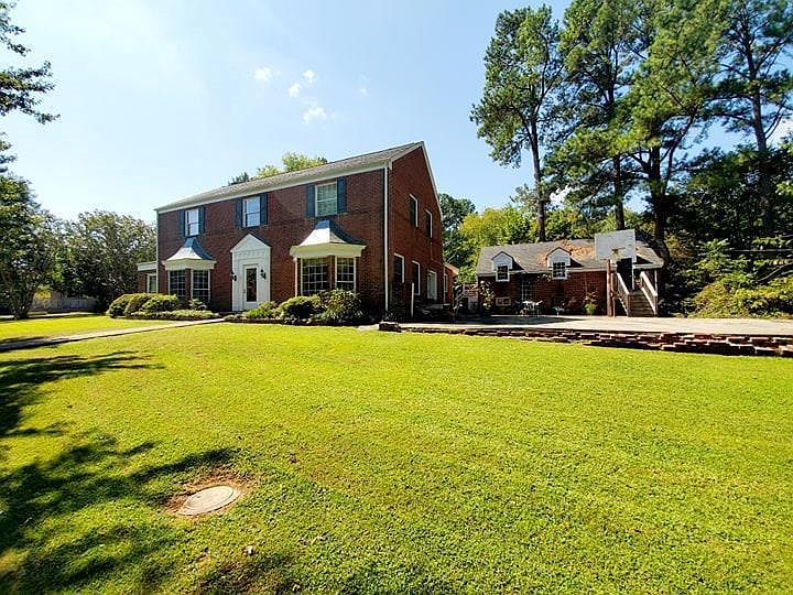 1st image of 2 Norwood Dr