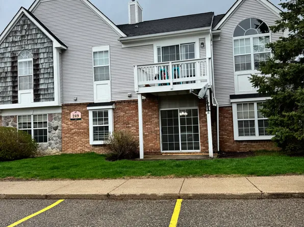 249 Brookwood Dr Unit 2, South Lyon, MI 48178