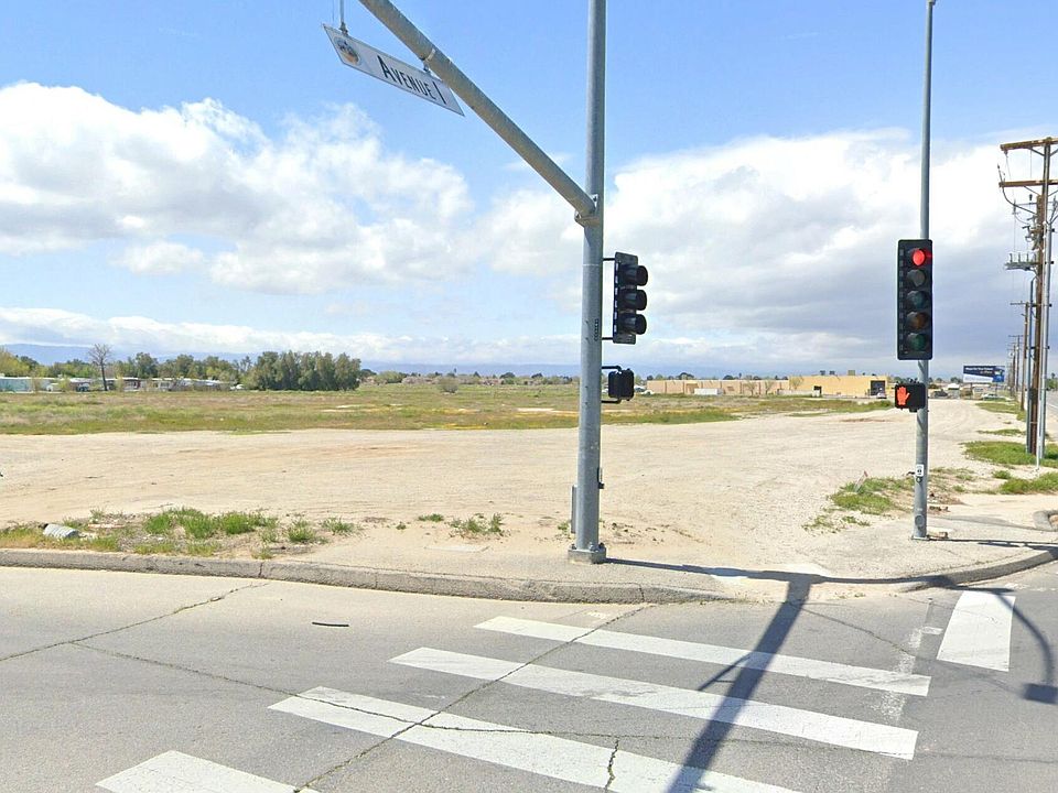 2nd image of Corner Ave #I