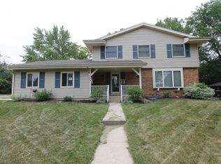 325 Highridge Rd, Burlington, WI 53105