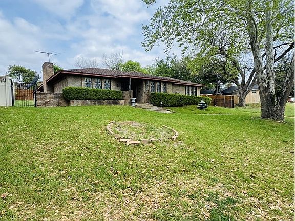 2nd image of 2047 Argyle Ave