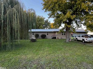 103 E River Rd, Oakville, IA 52646