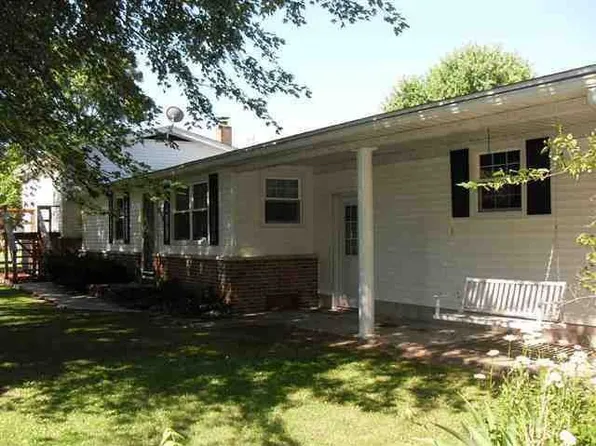 876 N Preston Pl, West Terre Haute, IN 47885