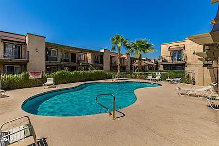 2 bed, 956 sqft, $1,295 — Photo 1