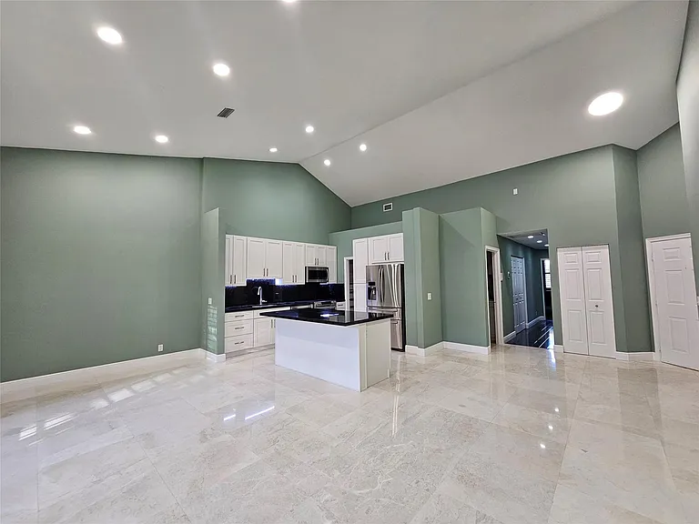 5770 Coach House Cir #F — Photo 5
