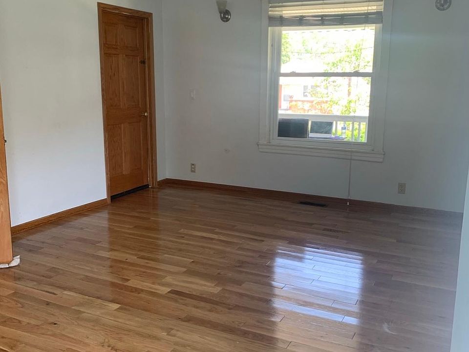 2nd image of 2830 Edgington St #1