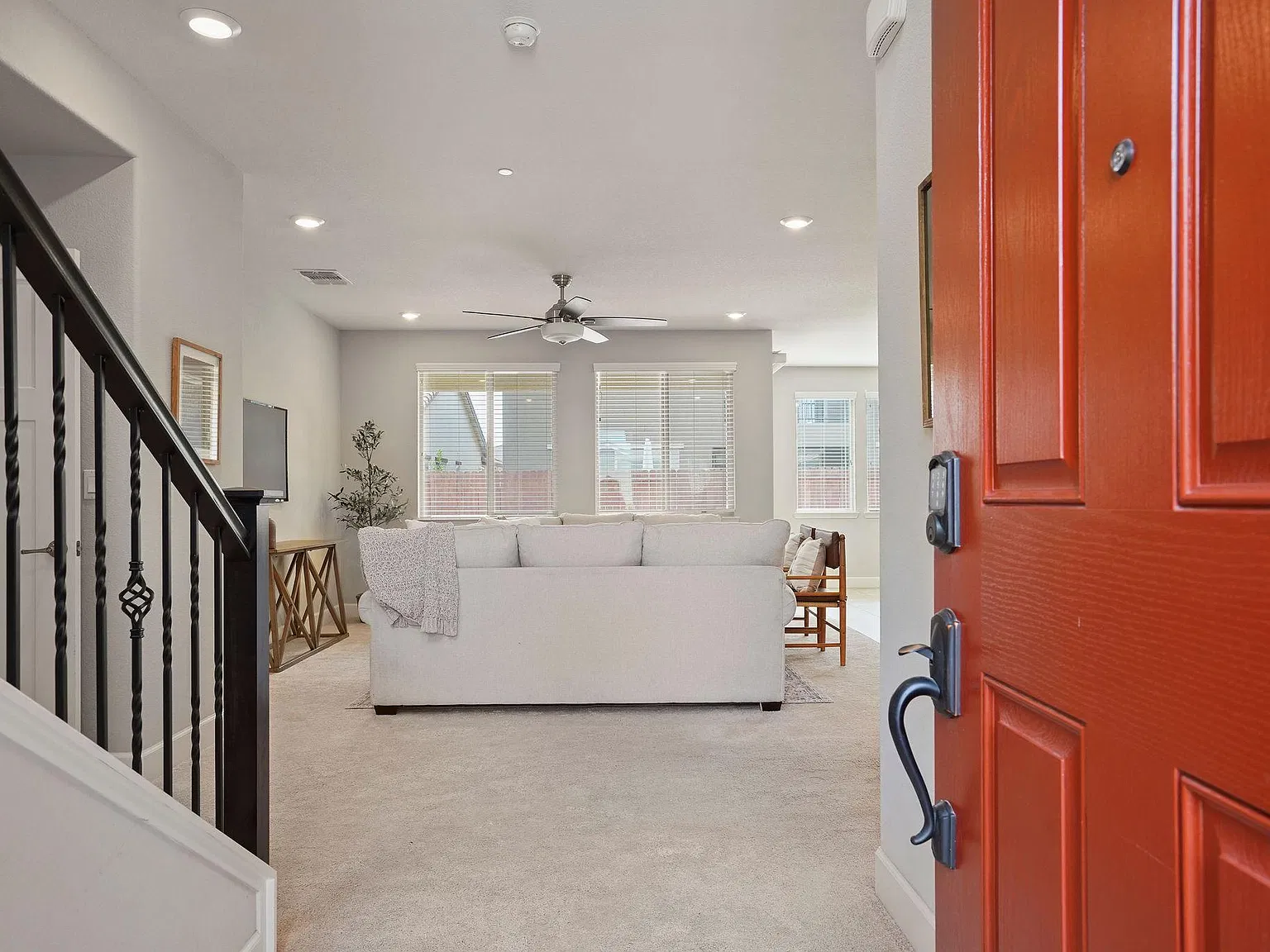 5 bed, 3512 sqft, $4,175 — Photo 3