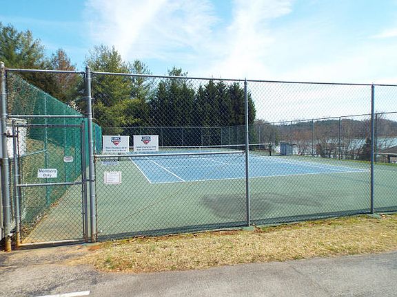 5th image of 225 Northshore Dr